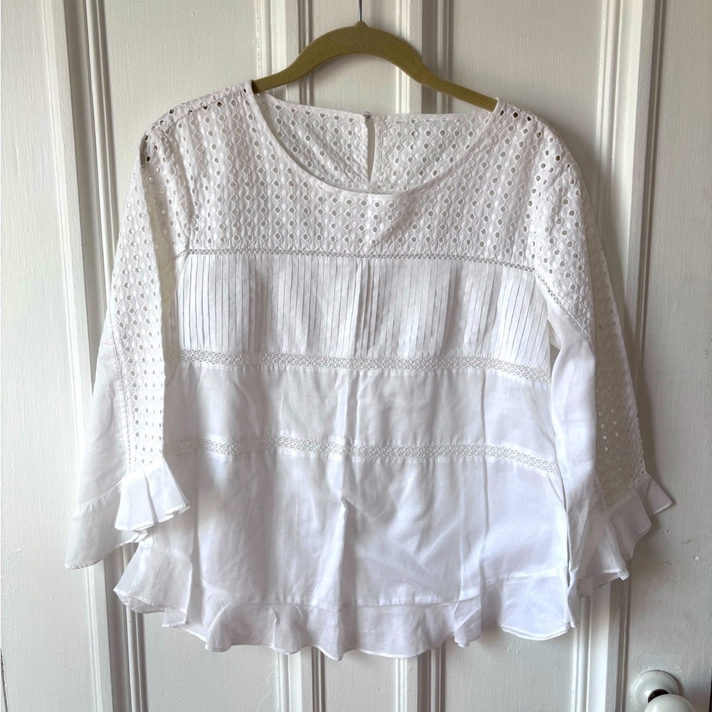 Women’s White Embroidered Lace Lawn Blouse Size Medium Ruffle Hems Button Close
